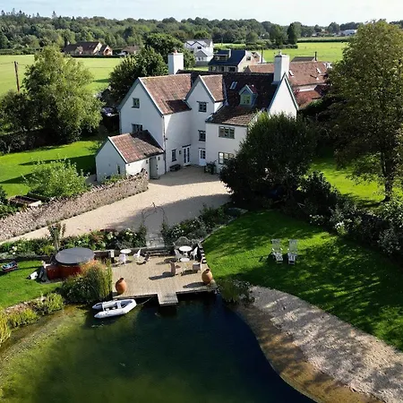 Manor House Farm, By Birch Holiday home