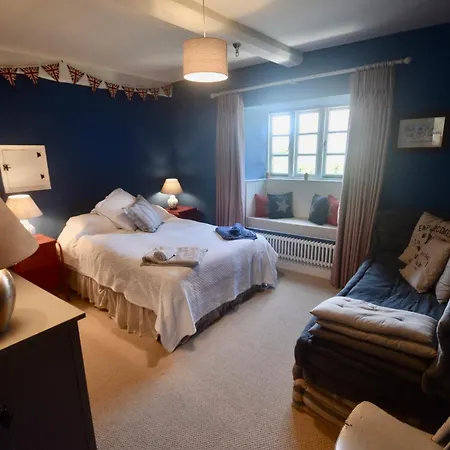Manor House Farm, By Birch Holiday home *