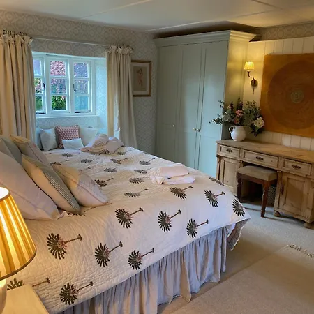 Manor House Farm, By Birch Bristol