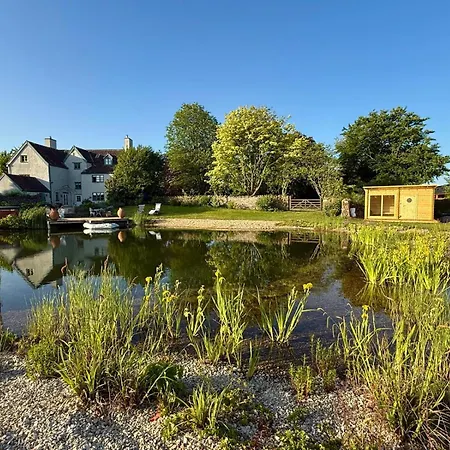 Manor House Farm, By Birch Holiday home *